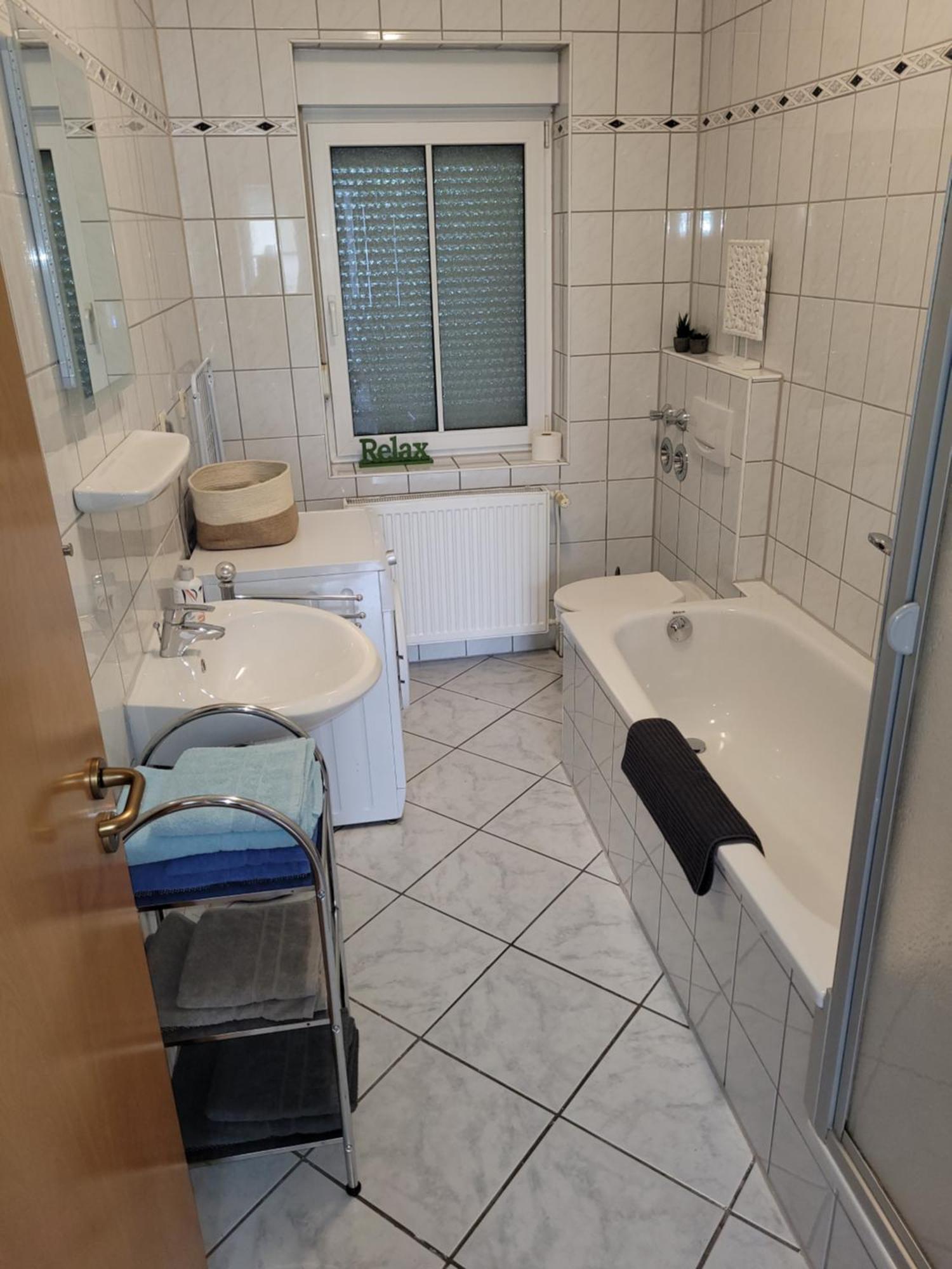 Wohnung In Oberhausen: Zentral & Ruhig, Eigener Eingang Oberhausen  Extérieur photo